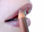 Dass sich Frauen die Lippen anmalen, ist heutzutage v�llig allt�glich, zumindest in unserem Kulturkreis. Bei M�nnern hingegen sieht man das selten. Im Altertum war es durchaus normal, dass sich M�nner und Frauen gleicherma�en die Lippen f�rbten.
